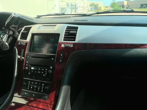 Used 2007 Cadillac Escalade EXT w/ Information Package AWD/4WD image 24