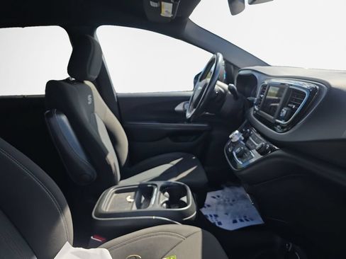 Used 2020 Chrysler Pacifica Touring w/ S Appearance Package FWD image 24