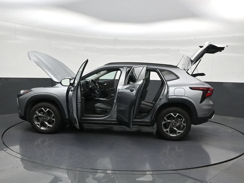 Used 2025 Chevrolet Trax LT w/ Driver Confidence Package FWD image 33