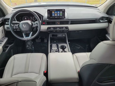 Used 2025 Honda Pilot EX-L image 16