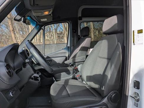 Used 2024 Mercedes-Benz Sprinter 2500 image 25