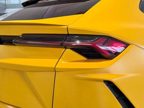 Used 2021 Lamborghini Urus image 19