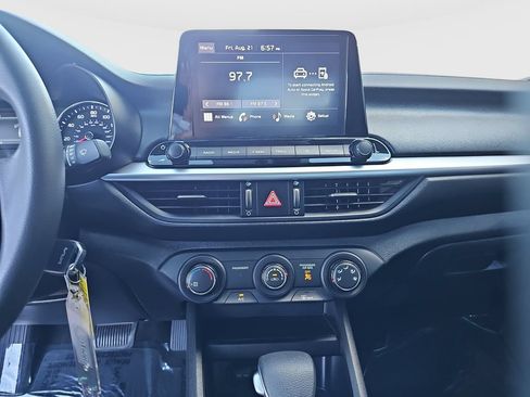 Used 2022 Kia Forte LXS w/ LXS Technology Package FWD image 14