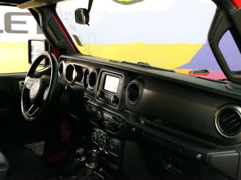 Used 2018 Jeep Wrangler Unlimited Sport w/ Cold Weather Group AWD/4WD image 11