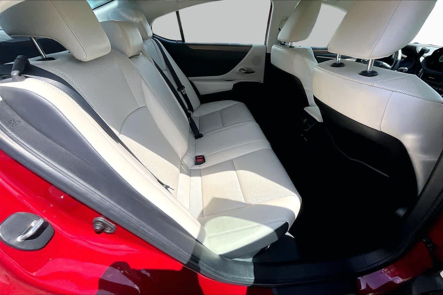 Used 2023 Lexus ES 300h w/ Premium Package FWD image 21