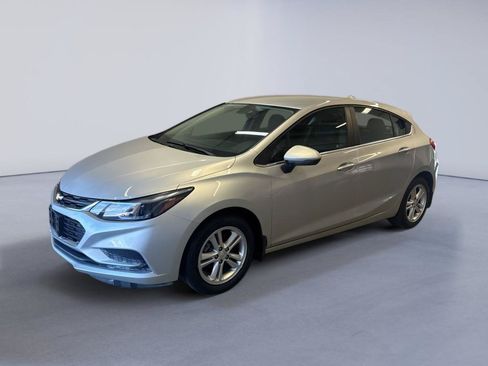 Used 2017 Chevrolet Cruze LT FWD image 3