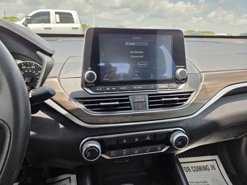Used 2024 Nissan Altima 2.5 SV FWD image 36