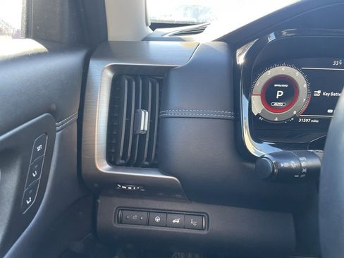 Used 2023 Nissan Pathfinder Platinum image 13