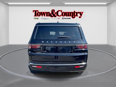 Certified 2025 Jeep Wagoneer 4WD w/ Premium Group I image 7