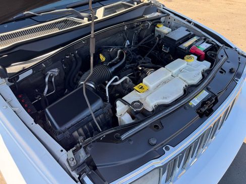 Used 2012 Jeep Liberty Limited Jet w/ Comfort/Convenience Group image 24