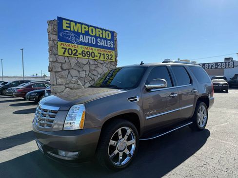 Used 2012 Cadillac Escalade Luxury image 2
