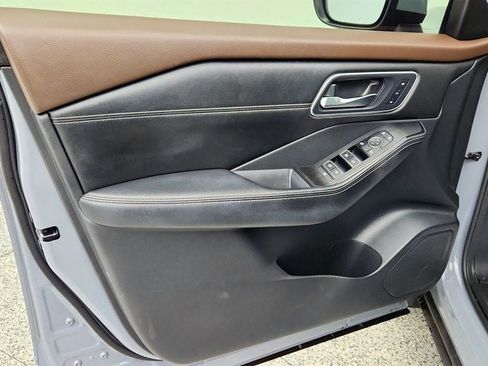 Used 2021 Nissan Rogue SL w/ Premium Package FWD image 11