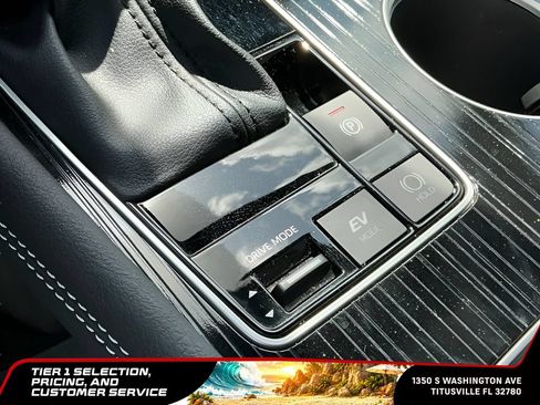 Used 2025 Toyota Sienna XSE w/ XSE Plus Package FWD image 37