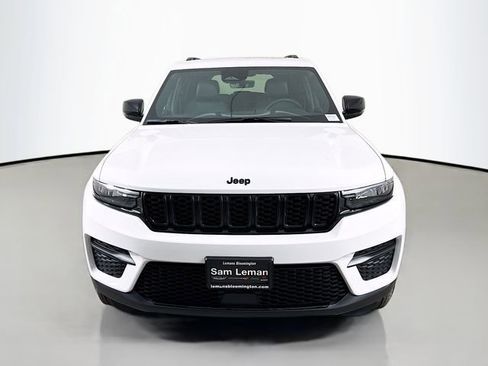 New 2025 Jeep Grand Cherokee Altitude image 2