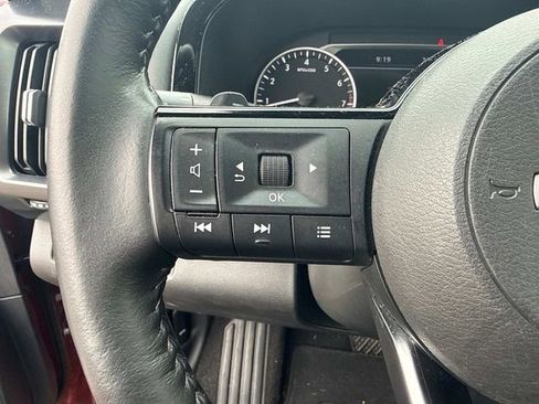 Used 2023 Nissan Pathfinder SL w/ SL Premium Package image 31