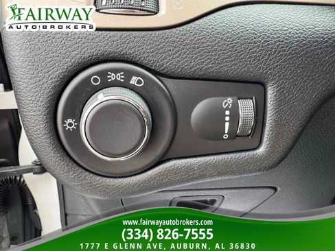 Used 2017 Jeep Cherokee Sport FWD image 16