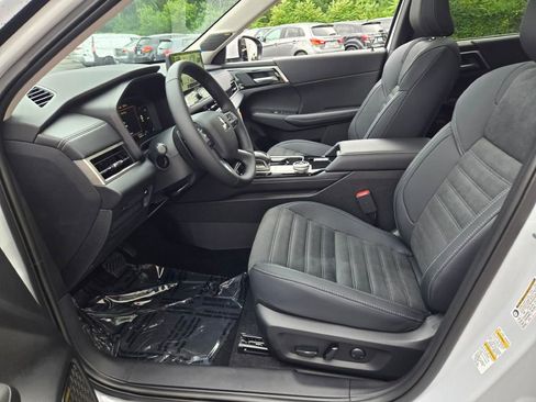 New 2025 Mitsubishi Outlander SE image 15