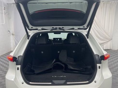 Used 2022 Toyota Venza XLE image 17