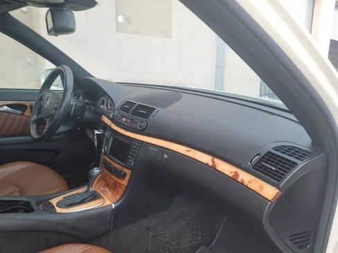 Used 2009 Mercedes-Benz E 550 4dr Sdn Sport 5.5L RWD image 23