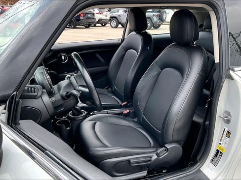 Used 2015 MINI Cooper 2-Door Hardtop image 8