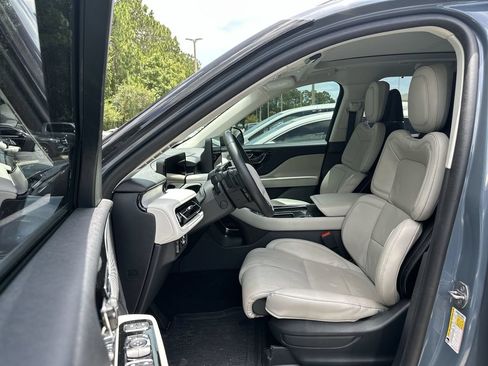 Used 2025 Lincoln Aviator Reserve w/ Luxury Package AWD/4WD image 2