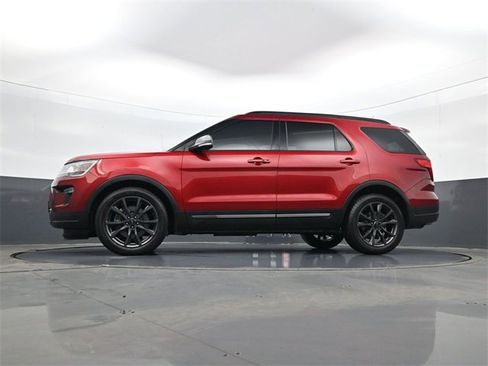 Used 2018 Ford Explorer XLT w/ Equipment Group 202A image 29