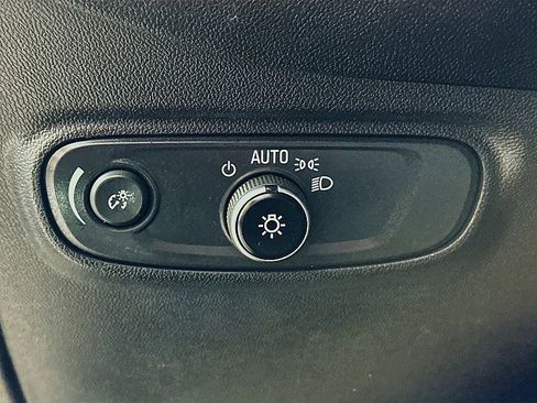 Used 2023 Chevrolet Equinox LT FWD image 10