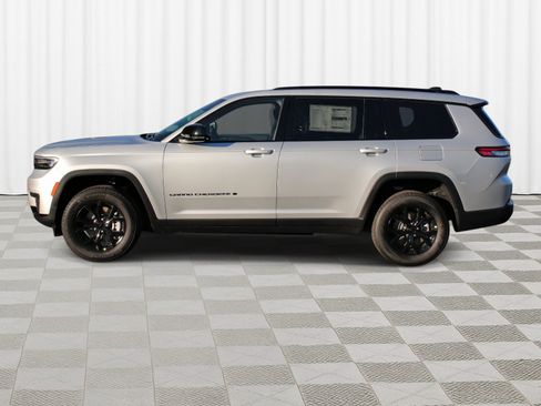 New 2025 Jeep Grand Cherokee L Altitude image 38