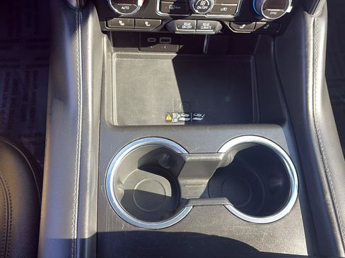 Used 2023 Chevrolet Suburban LT RWD image 17