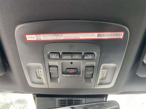 Used 2025 Toyota Camry SE image 18