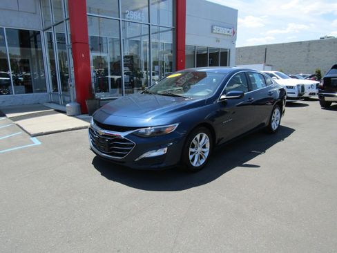 Used 2020 Chevrolet Malibu LT FWD image 2