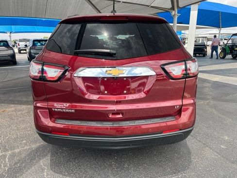 Used 2017 Chevrolet Traverse LT w/ Style and Technology Package FWD image 5