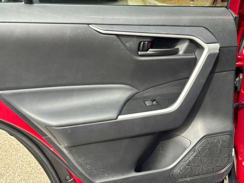 Used 2025 Toyota RAV4 LE FWD image 19