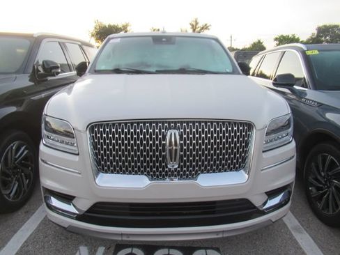 Certified 2021 Lincoln Navigator Reserve w/ Luxury Package AWD/4WD image 2