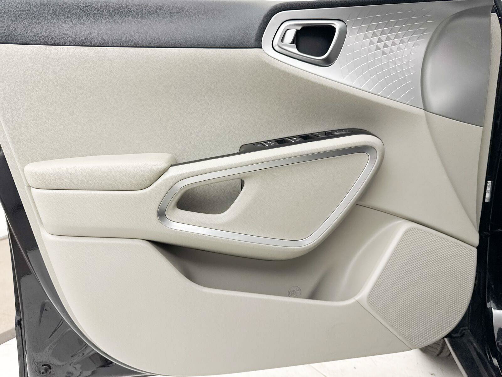 Used 2025 Kia Soul LX w/ LX Technology Package FWD image 19