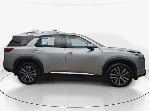 Used 2022 Nissan Pathfinder Platinum w/ Cargo Package FWD image 5