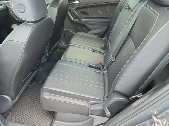 Used 2024 Volkswagen Tiguan SE R-Line FWD image 17