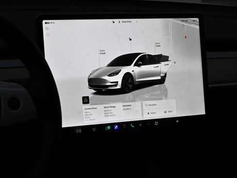 Used 2023 Tesla Model 3 Standard Range image 33