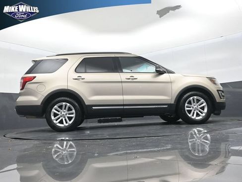 Used 2017 Ford Explorer XLT FWD image 24