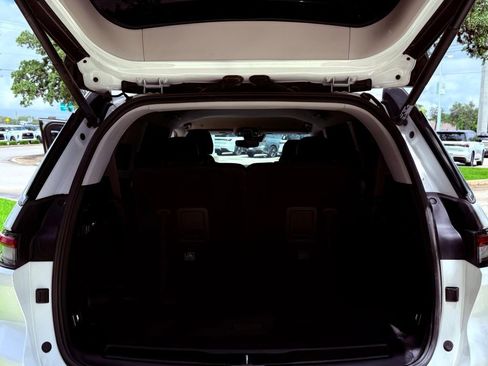 Used 2023 Jeep Grand Cherokee L Limited image 31