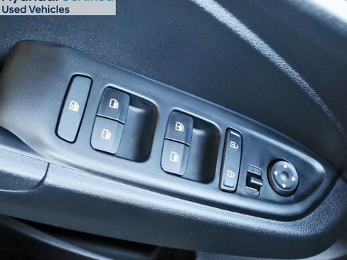 Certified 2025 Hyundai Venue SE image 23