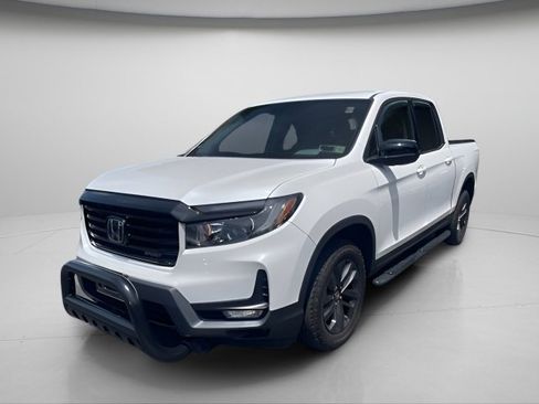 Used 2023 Honda Ridgeline Sport image 2