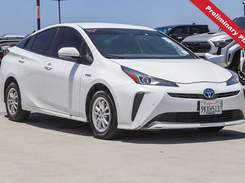 Used 2020 Toyota Prius LE FWD image 3