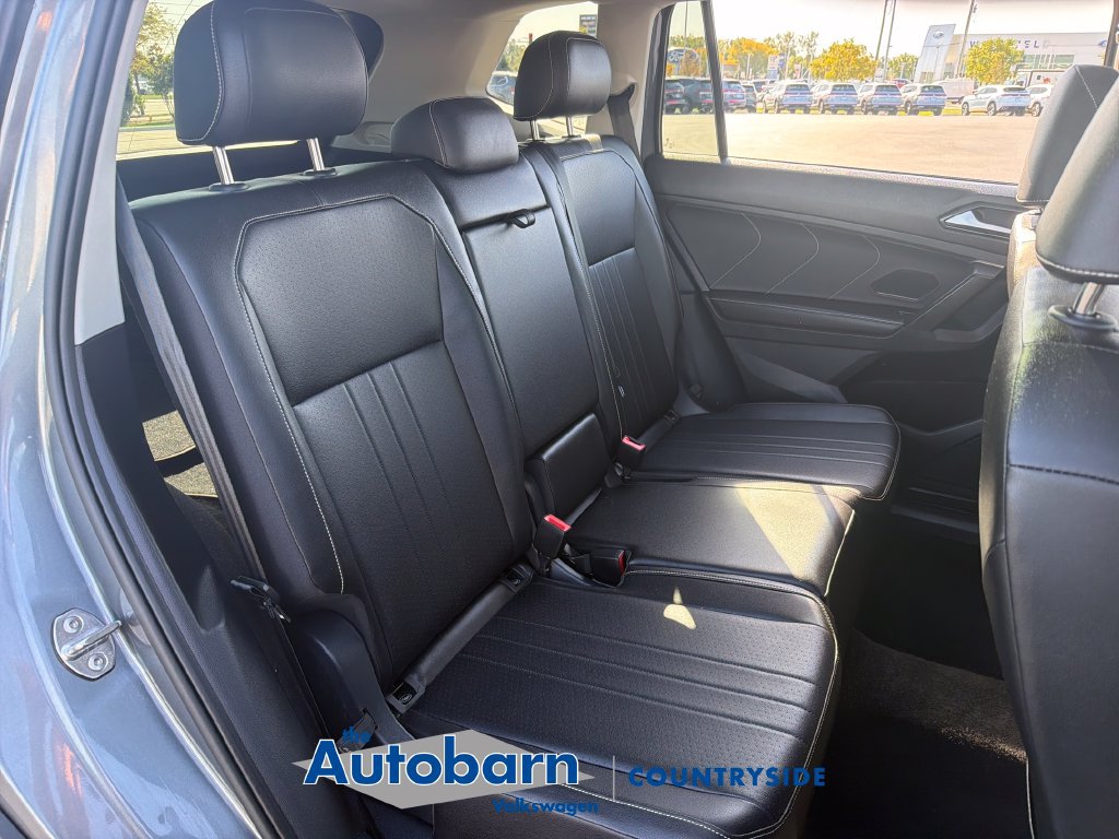 Certified 2023 Volkswagen Tiguan SE w/ Panoramic Sunroof Package AWD/4WD image 24