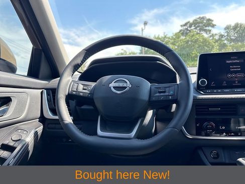 Used 2025 Nissan Rogue SV w/ SV Premium Package FWD image 14