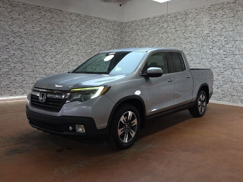 Used 2017 Honda Ridgeline RTL-T image 3