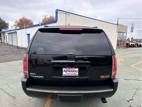 Used 2010 GMC Yukon Denali image 7