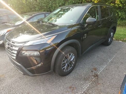 Used 2024 Nissan Rogue S AWD/4WD image 11