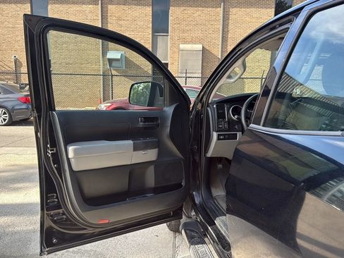 Used 2011 Toyota Tundra 2WD Double Cab w/ Tow Pkg image 18