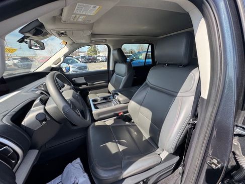 Used 2025 Ford Expedition Active image 10